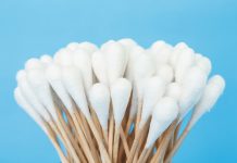 Can a Q-Tip Help a Cat in Heat? (Vet Answer)