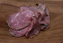 Can Cats Eat Spoiled Meat? Vet-Reviewed Facts & FAQs